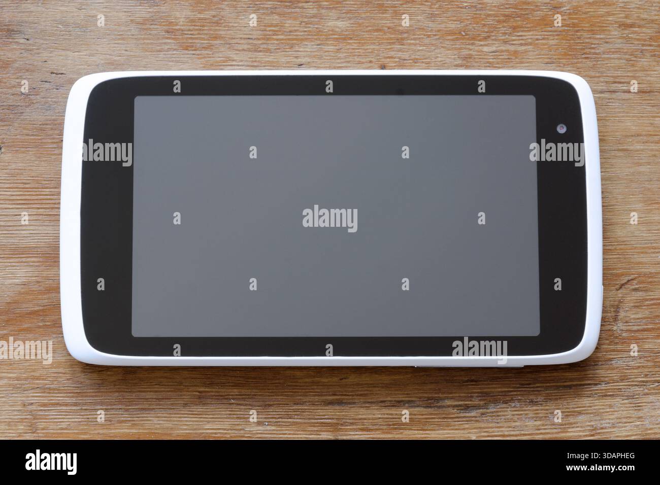 Moderno tablet pc su sfondo vintage in legno Foto Stock