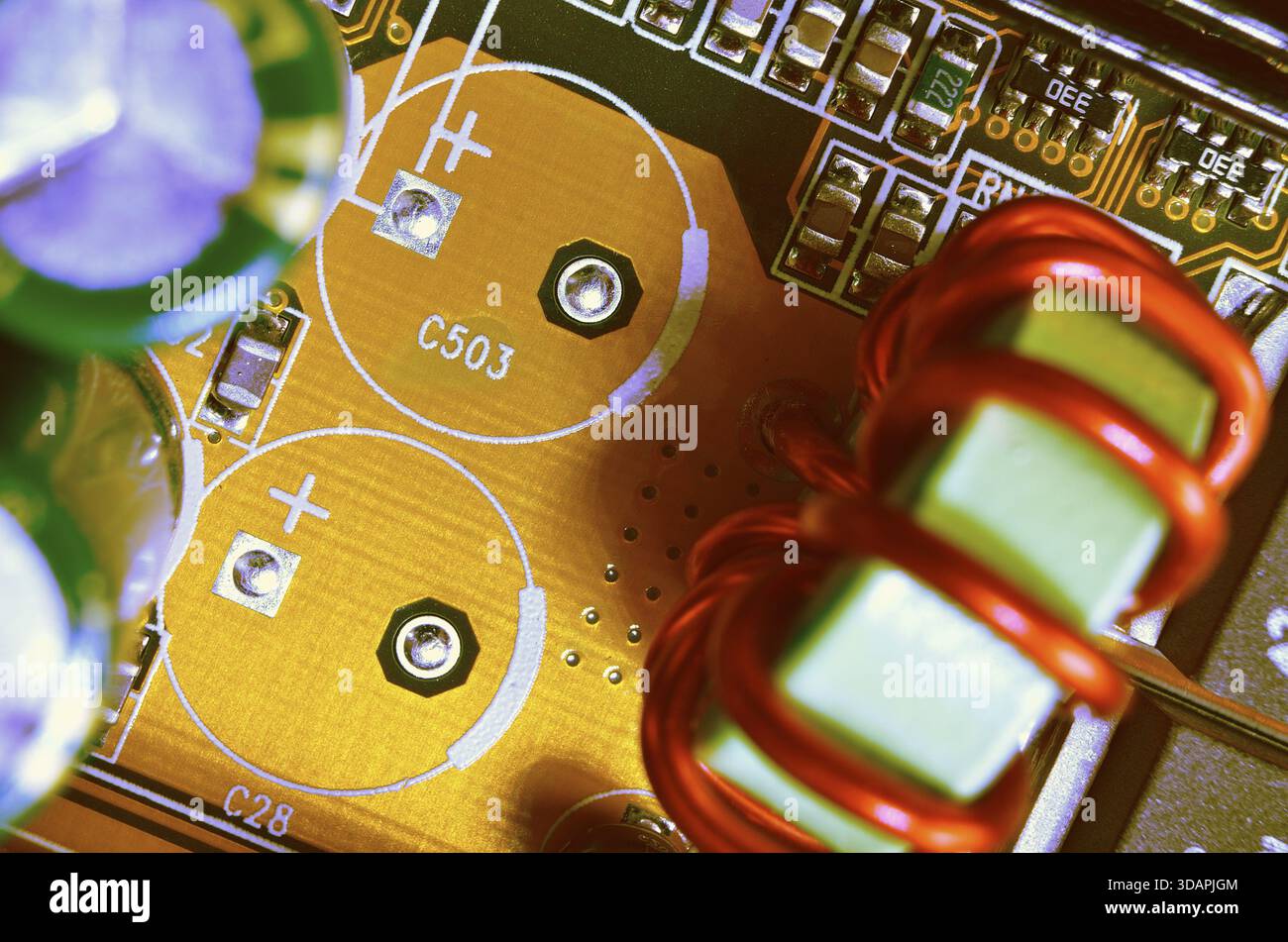 Primo piano della scheda madre per PC vintage, DOF poco profondo, messa a fuoco sulla superficie della scheda Foto Stock