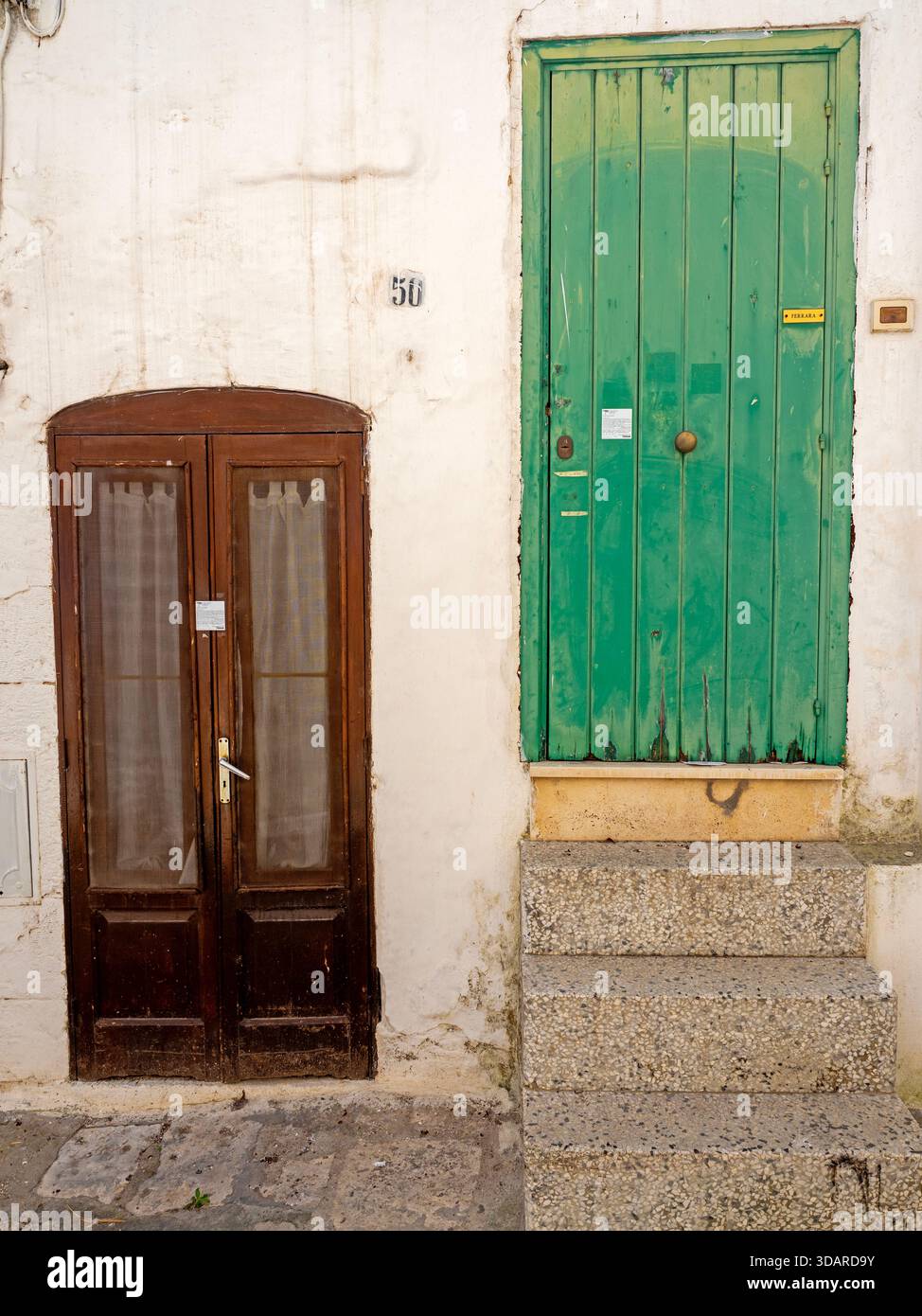 Porte a Ostuni, Puglia Foto Stock
