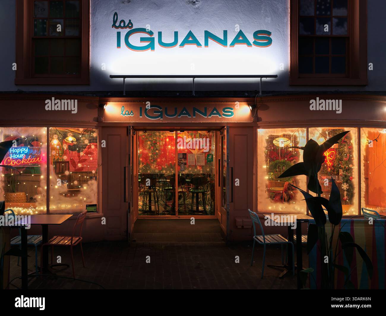 Ristorante las Iguanas, di notte, Peterborough, Inghilterra Foto Stock