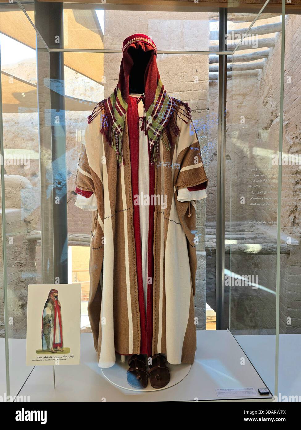 Costume dell'imam Abdullah bin Sa'ud esposto a Diriyah Galley, Diriyah, vicino a Riyad, Arabia Saudita. Foto Stock