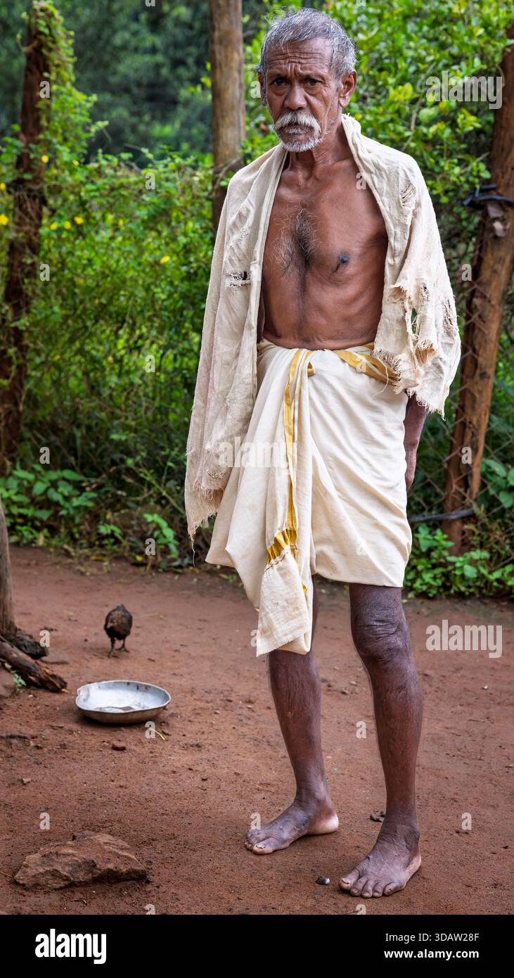 Anziano agricoltore indiano, Orissa, India Foto Stock