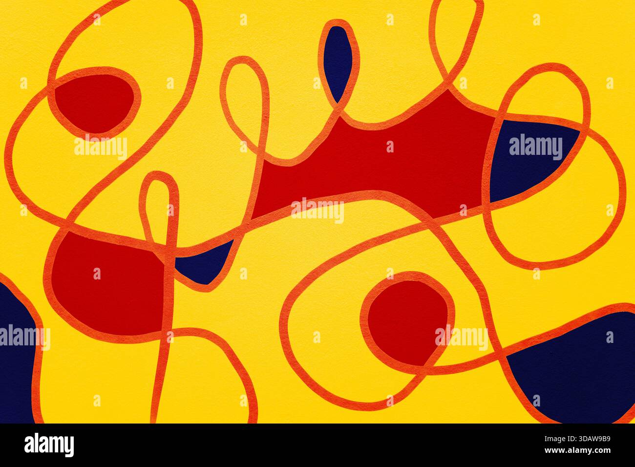 Vivace illustrazione con motivi retrò dinamici in rosso, giallo e blu. Le linee ondulate creano forme organiche su un caldo sfondo giallo Foto Stock