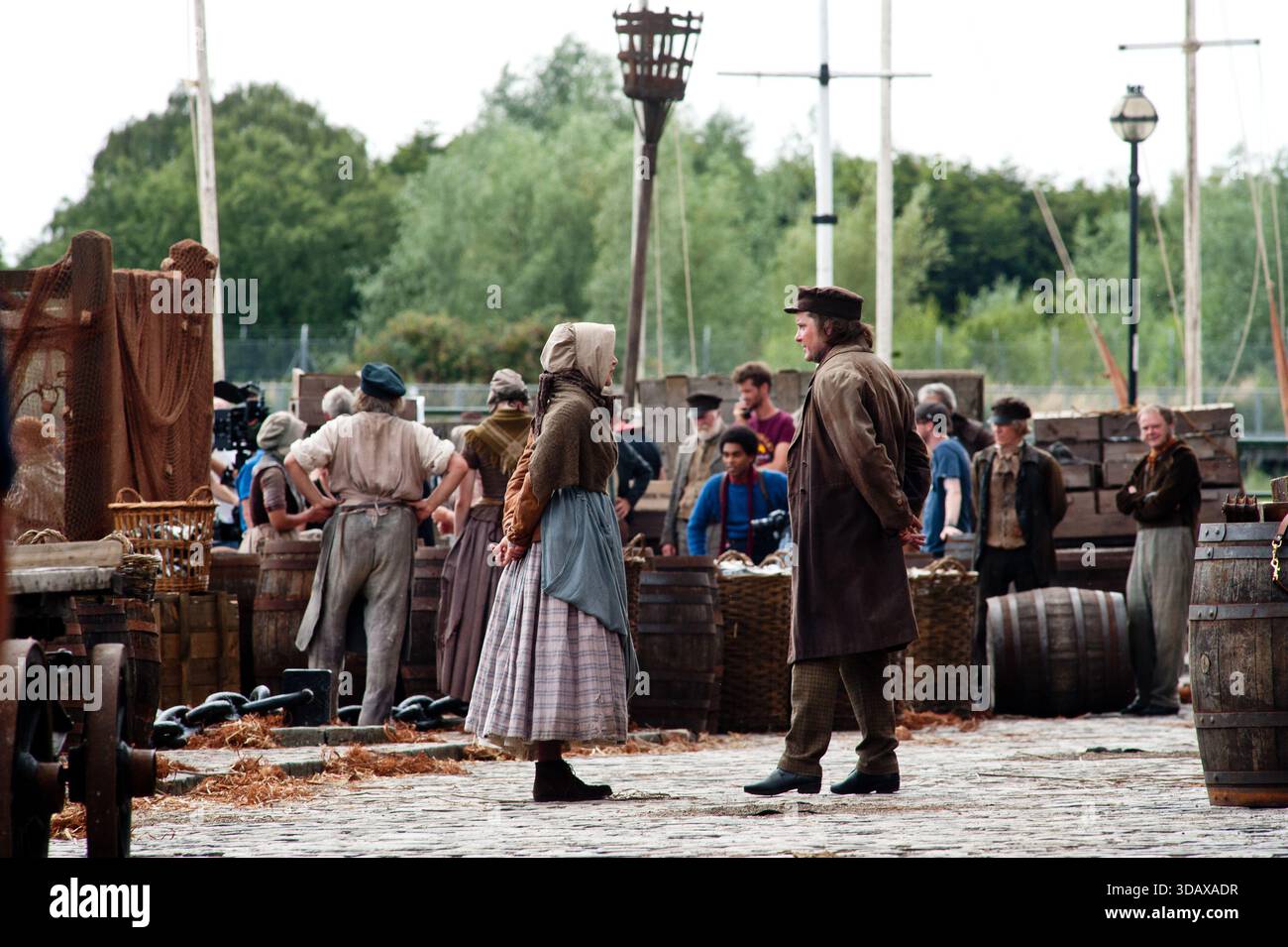 King's Lynn ,Norfolk ,UK, 19 luglio 2018. La Hereford Quay è trasformato in un Dickensian waterfront come filmare comincia la storia personale di David Copperfield, starring, Hugh Laurie,Gwendoline Christie, Benedetto Wong, Paul Whitehouse, e Daisy può Cooper. Foto Stock