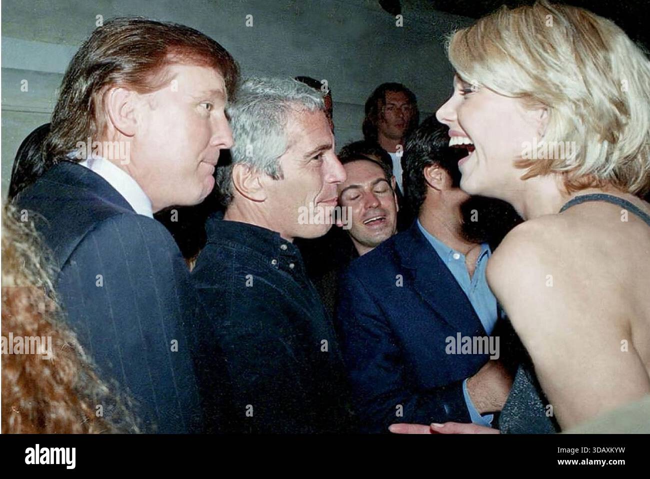 Pics show: Epstein Files Selection 19 immagini con Donald Trump e Jeffrey Epstein uscita dalla House Oversight Committee fornita da Pixel8000 Foto Stock