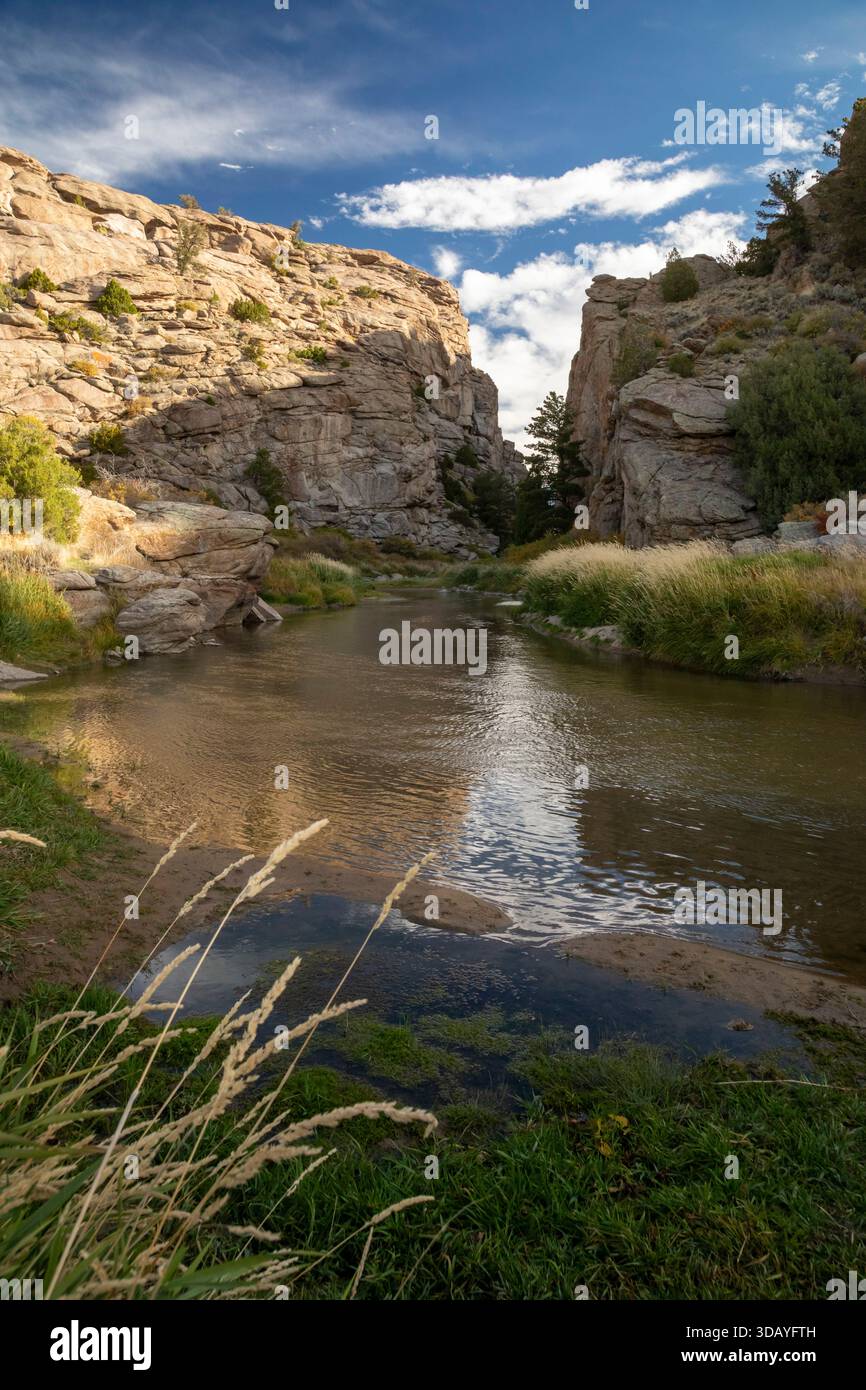 Alcova, Wyoming - devil's Gate, un canyon scavato attraverso rocce solide dal fiume Sweetwater. Emigranti sull'Oregon Trail, Mormon Trail e California T Foto Stock