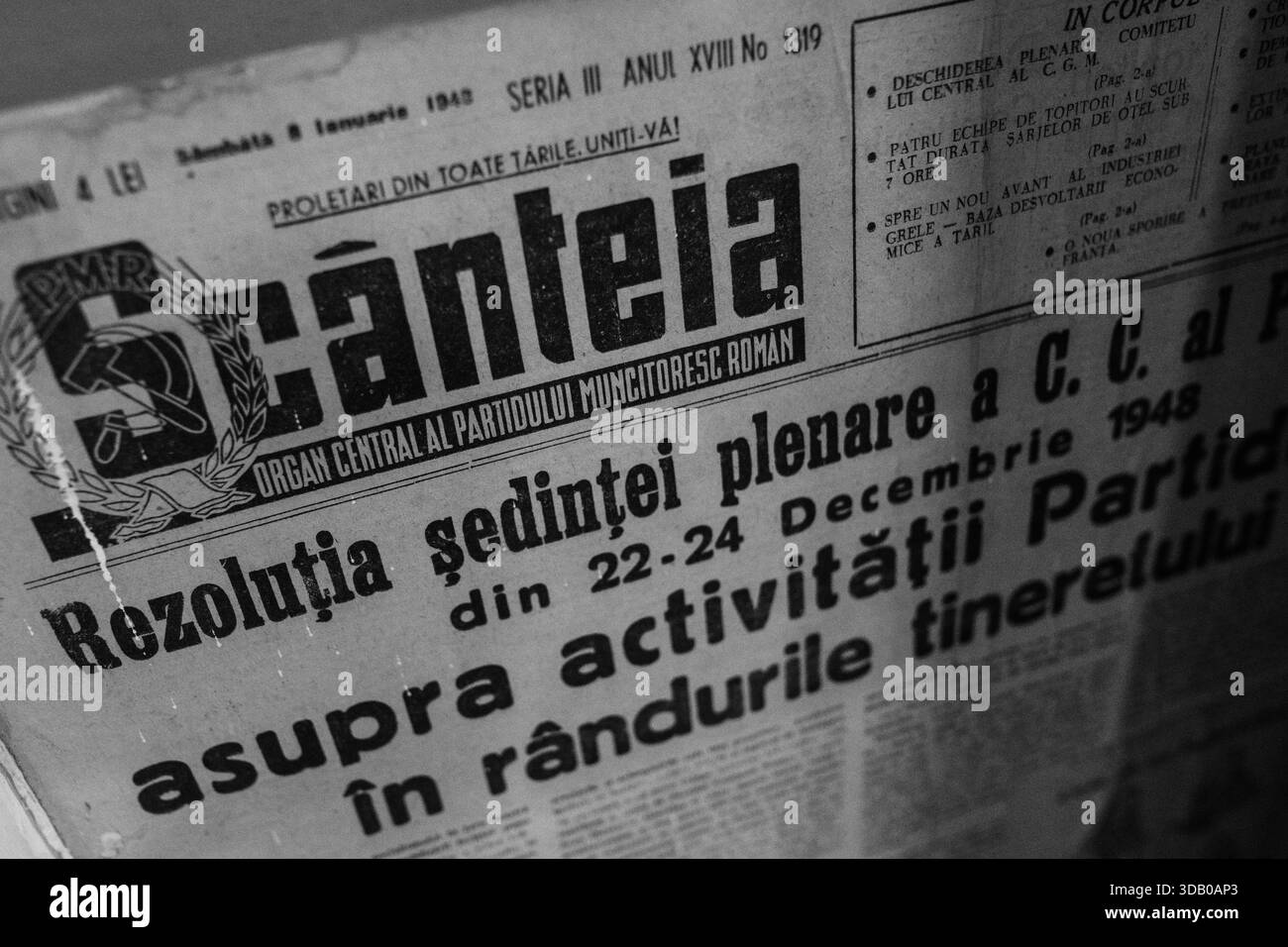 Bucarest, Romania - 29 gennaio 2023 - prima pagina del giornale ufficiale Scanteia dell'era comunista. Foto Stock
