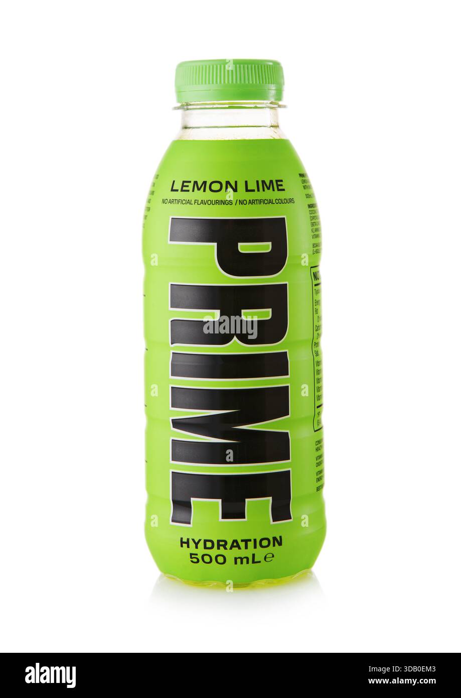 LONDRA, Regno Unito - 22 SETTEMBRE 2025: Bottiglia di Energy drink di prima qualità aromatizzato naturalmente con limone e lime su bianco. Foto Stock