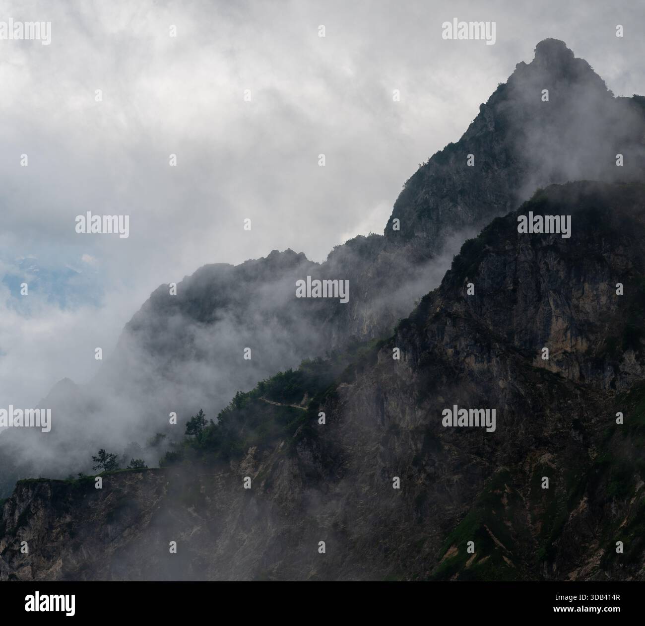 Tempo variabile sul monte Untersberg vicino al rifugio Toni Lenz, Baviera, Germania Foto Stock