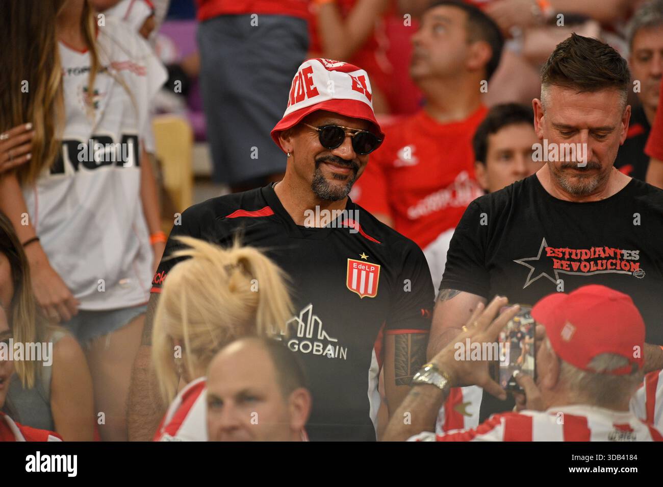 Santiago del estero, Argentina. 13 dicembre 2024. Santiago del estero, Santiago del estero, Argentina. 13 dicembre 2024. Juan Sebastian Veron (sospeso), Estudiantes de la Plata presidente tra i tifosi alle tribune prima della partita tra Racing Club vs Estudiantes de la Plata; Torneo Clausura 2025 AFA Finals all'Estadio unico madre de Ciudades ( credito: Jose Luis Suerte/Alamy Live News Foto Stock