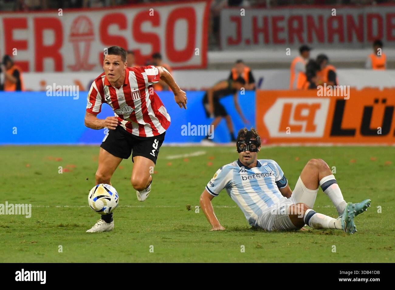 Santiago del estero, Argentina. 13 dicembre 2025. Santiago del estero, Santiago del estero, Argentina. 13 dicembre 2025. Durante la partita tra Racing Club e Estudiantes de la Plata; Torneo Clausura 2025 AFA Finals all'Estadio unico madre de Ciudades (credito: Jose Luis Suerte/Alamy Live News) Foto Stock