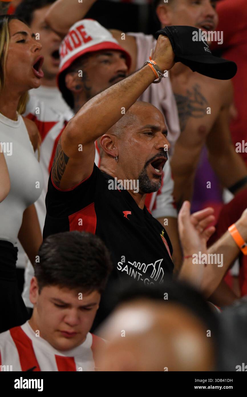 Santiago del estero, Argentina. 13 dicembre 2025. Santiago del estero, Santiago del estero, Argentina. 13 dicembre 2024. Juan Sebastian Veron (sospeso), Presidente Estudiantes de la Plata festeggia l'agonia gol alla fine della partita tra Racing Club vs Estudiantes de la Plata; Torneo Clausura 2025 AFA Finals all'Estadio unico madre de Ciudades ( credito: Jose Luis Suerte/Alamy Live News Foto Stock