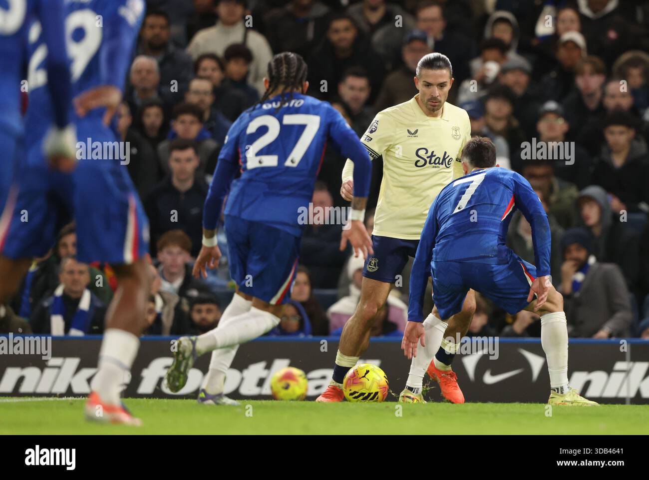Londra, Regno Unito. 13 dicembre 2025. Jack Grealish (e) al Chelsea vs Everton EPL match, a Stamford Bridge, Londra, Regno Unito, il 13 dicembre 2025. Crediti: Paul Marriott/Alamy Live News Foto Stock