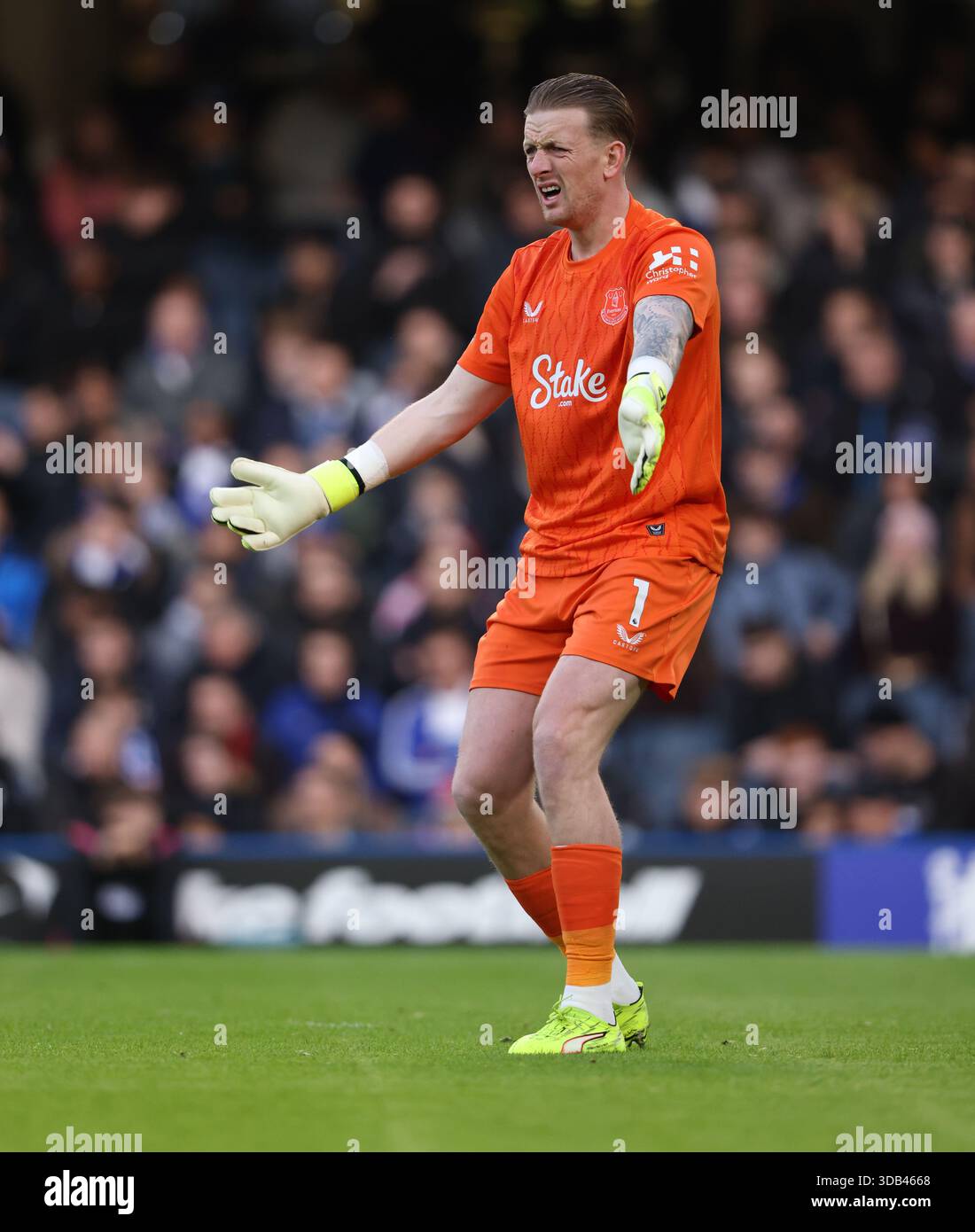 Londra, Regno Unito. 13 dicembre 2025. Jordan Pickford (e) al Chelsea vs Everton EPL match, a Stamford Bridge, Londra, Regno Unito, il 13 dicembre 2025. Crediti: Paul Marriott/Alamy Live News Foto Stock