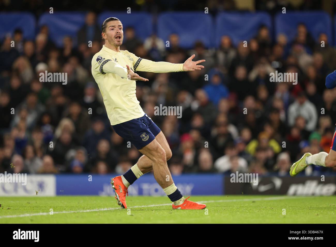 Londra, Regno Unito. 13 dicembre 2025. Jack Grealish (e) al Chelsea vs Everton EPL match, a Stamford Bridge, Londra, Regno Unito, il 13 dicembre 2025. Crediti: Paul Marriott/Alamy Live News Foto Stock