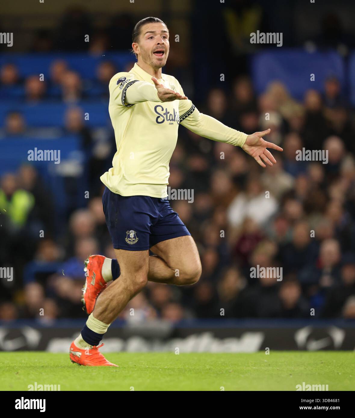 Londra, Regno Unito. 13 dicembre 2025. Jack Grealish (e) al Chelsea vs Everton EPL match, a Stamford Bridge, Londra, Regno Unito, il 13 dicembre 2025. Crediti: Paul Marriott/Alamy Live News Foto Stock