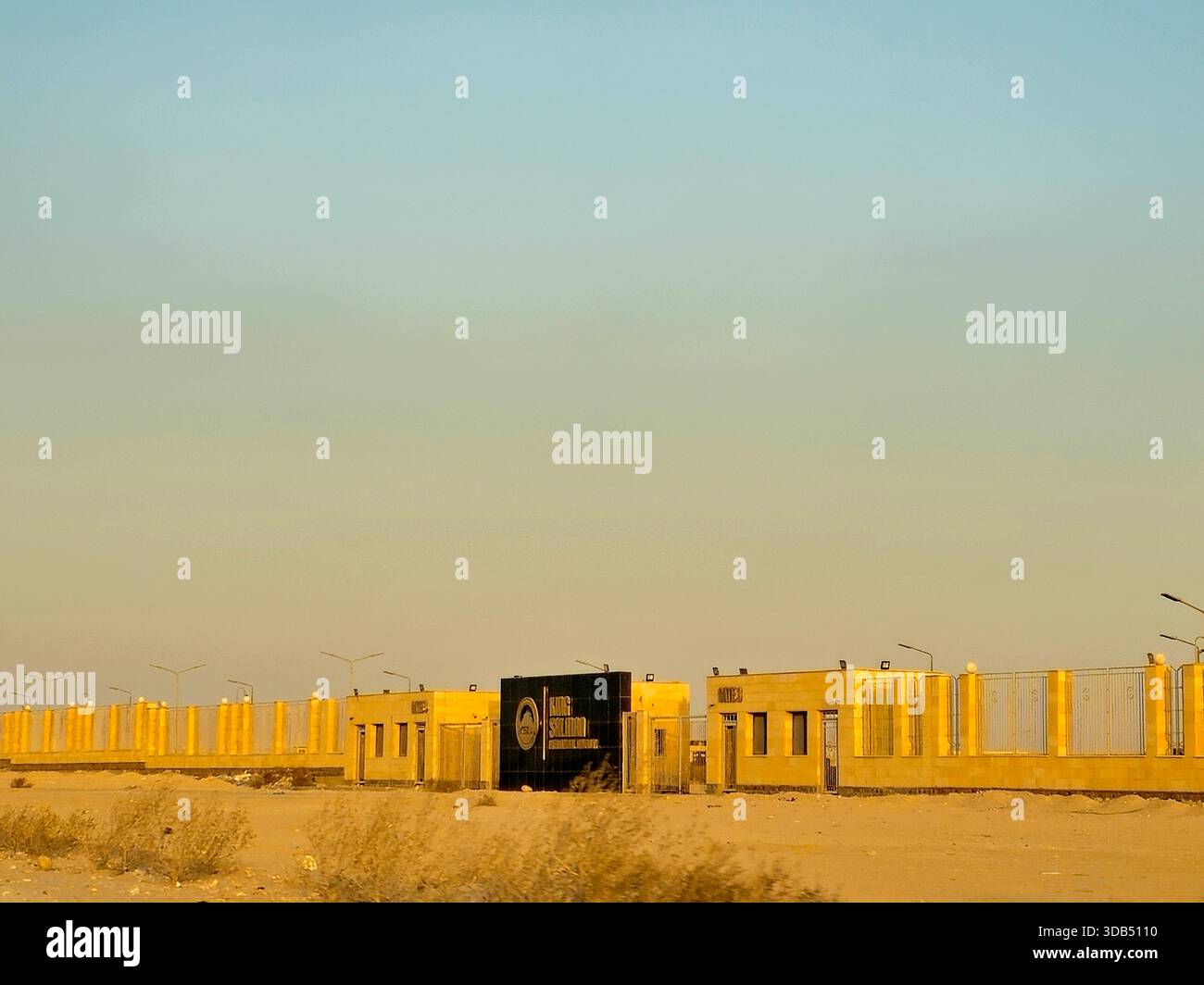 South Sinai, Egitto, 6 dicembre 2025: King Salman International University (KSIU), un'università egiziana intelligente con standard internazionali i Foto Stock