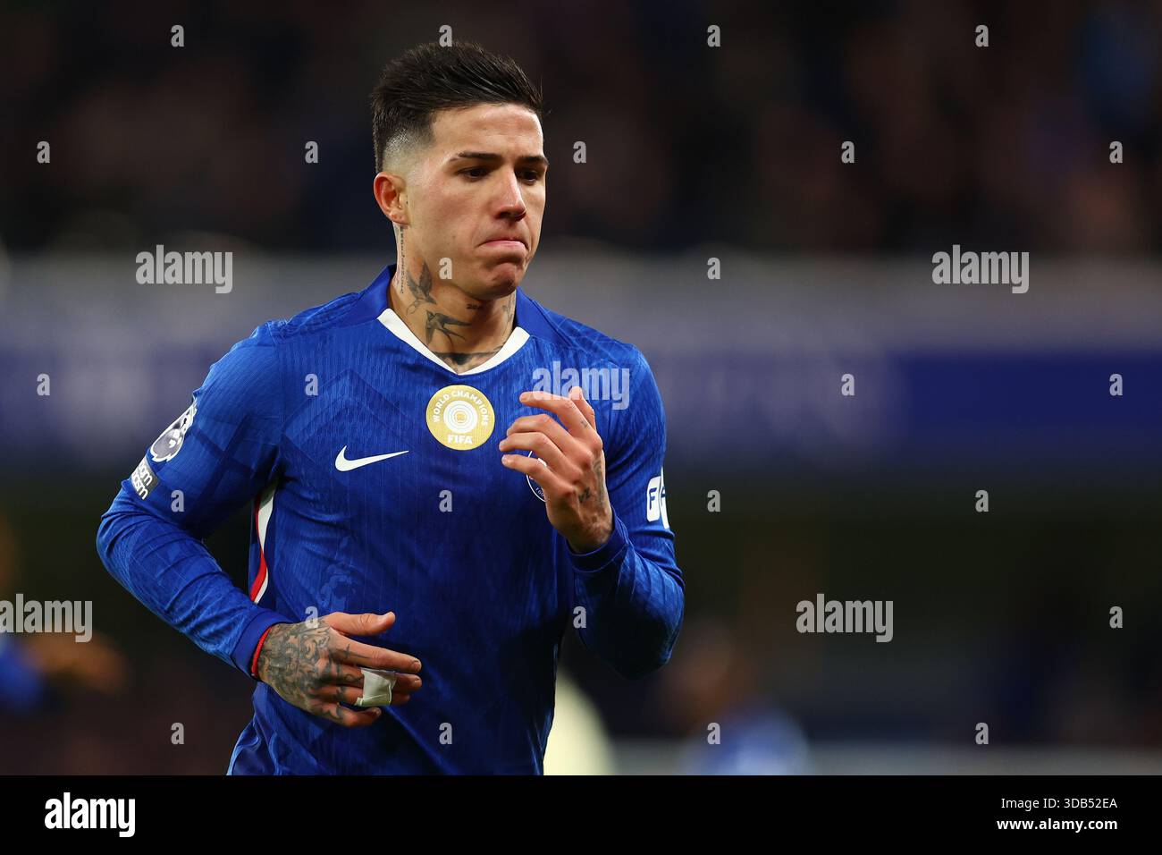 Londra, Regno Unito. 13 dicembre 2025. Enzo Fernandez del Chelsea durante la partita Chelsea vs Everton Premier League allo Stamford Bridge di Londra. Il credito per immagini dovrebbe essere: Paul Terry/Sportimage Credit: Sportimage Ltd/Alamy Live News Foto Stock