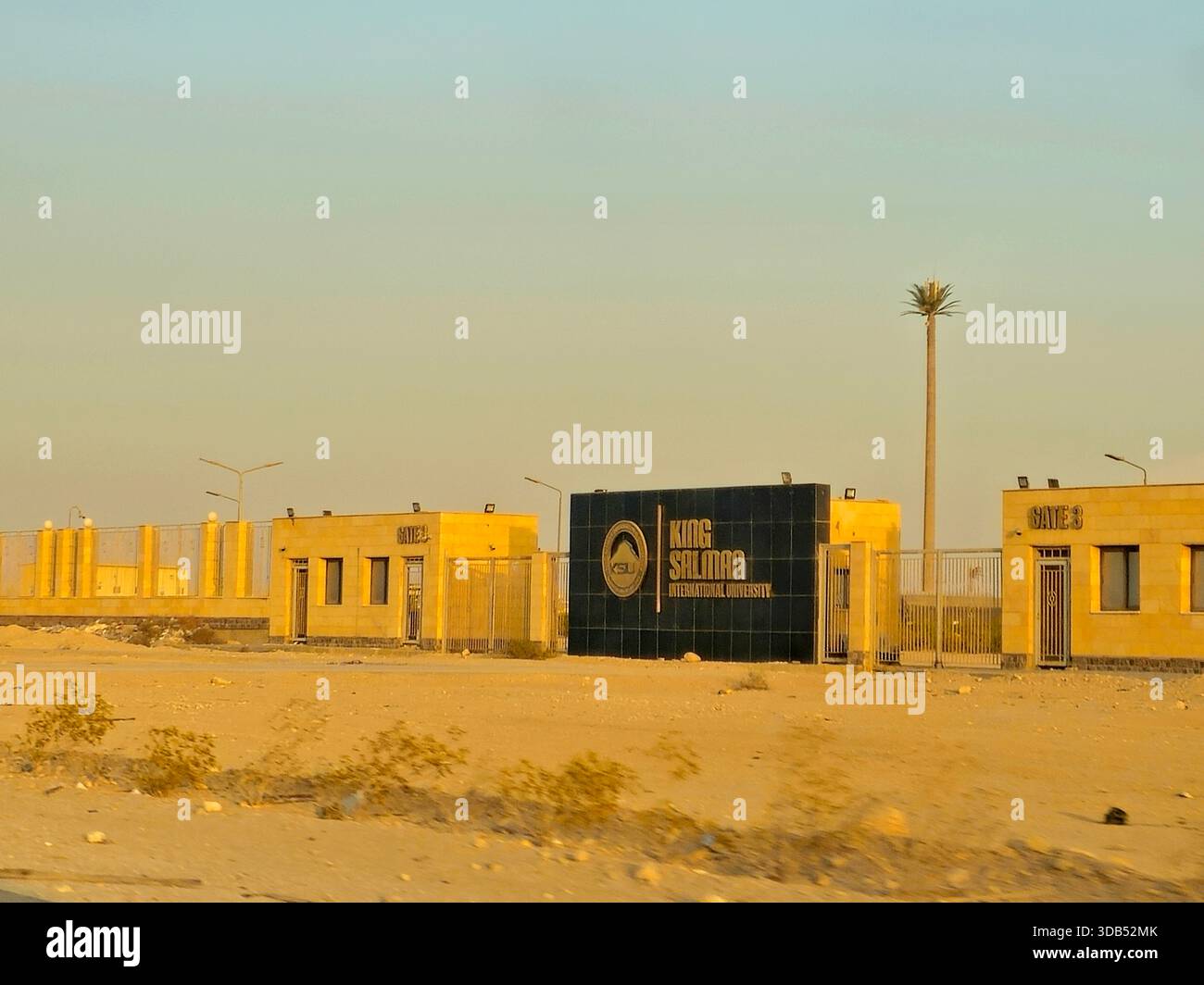 South Sinai, Egitto, 6 dicembre 2025: King Salman International University (KSIU), un'università egiziana intelligente con standard internazionali i Foto Stock