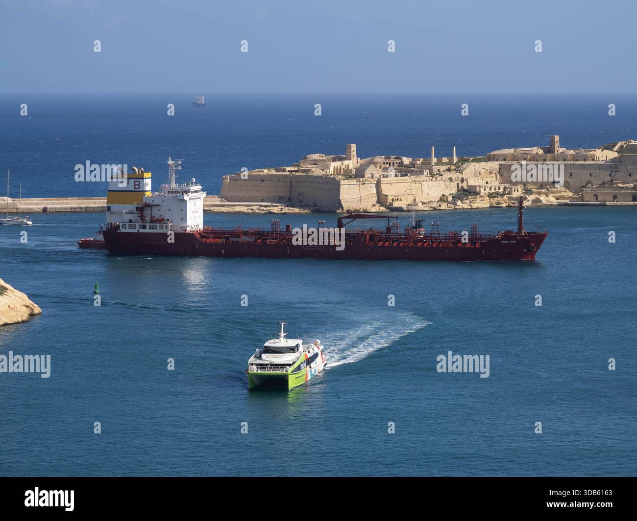 Barche nel Grand Habour, la Valletta, Malta, Repubblica di Malta Foto Stock