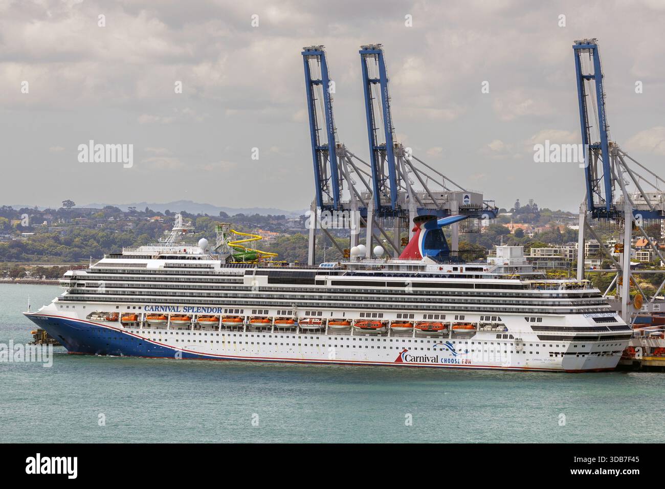 La nave CARNIVAL SPLENDOR (IMO 9333163, MMSI 372808000) è una nave passeggeri (crociera) costruita nel 2008 e attualmente sotto la bandiera di Panama. Foto Stock