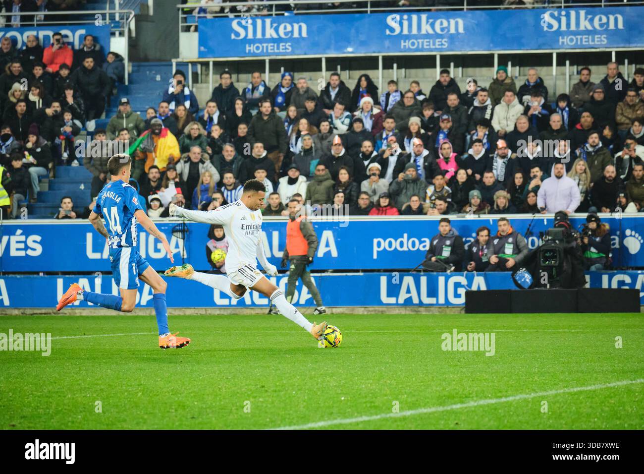Vitoria, Álava, Spagna - 14 dicembre 2025: Kylian Mbappé del Real Madrid in Deportivo Alavés vs Real Madrid partita, parte di LaLiga EA Sports 2025-2026, tenutasi allo Stadio Mendizorrotza. Crediti: Rubén Gil/Alamy Live News. Foto Stock