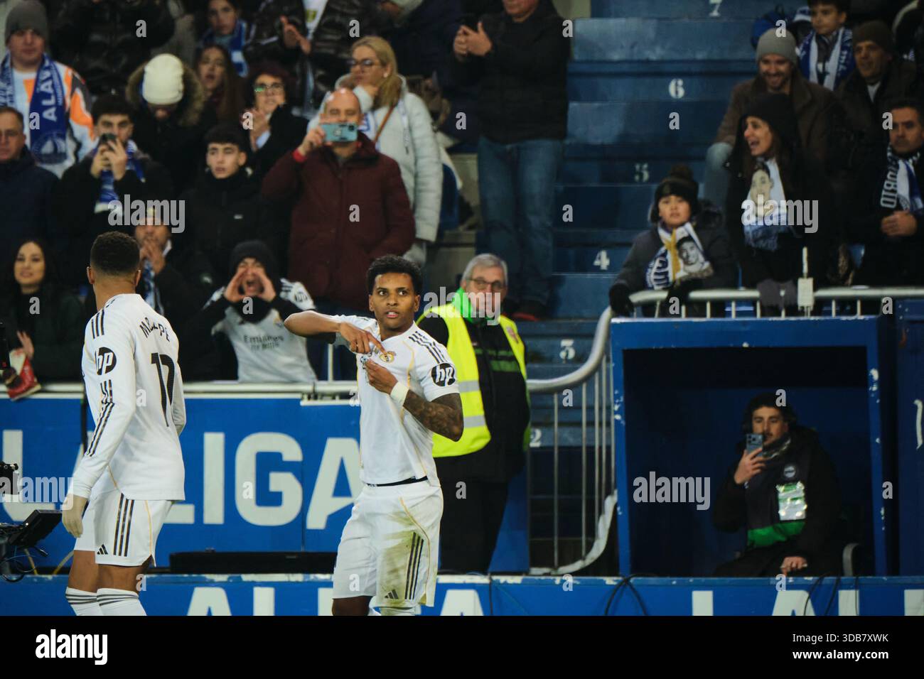 Vitoria, Álava, Spagna - 14 dicembre 2025: Rodrygo va del Real Madrid in Deportivo Alavés vs Real Madrid partita, parte di LaLiga EA Sports 2025-2026, tenutasi allo Stadio Mendizorrotza. Crediti: Rubén Gil/Alamy Live News. Foto Stock