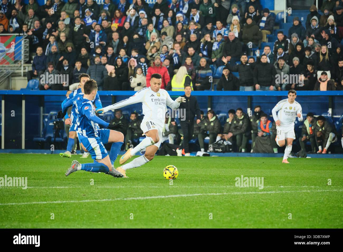 Vitoria, Álava, Spagna - 14 dicembre 2025: Kylian Mbappé del Real Madrid in Deportivo Alavés vs Real Madrid partita, parte di LaLiga EA Sports 2025-2026, tenutasi allo Stadio Mendizorrotza. Crediti: Rubén Gil/Alamy Live News. Foto Stock