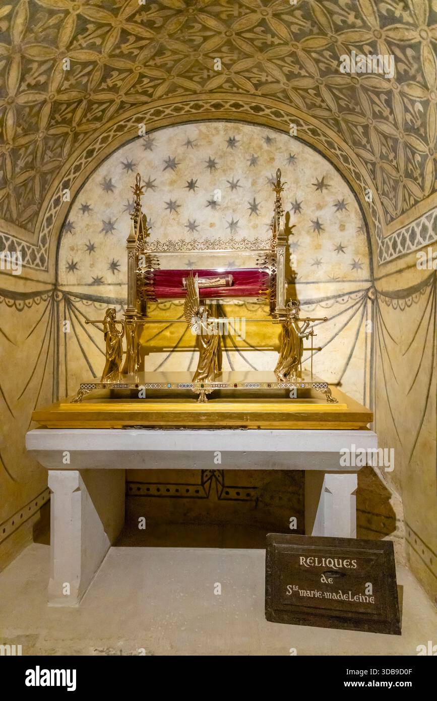 Reliquiario d'oro contenente reliquie di Maria Maddalena in una cripta a Vezelay, Francia Foto Stock