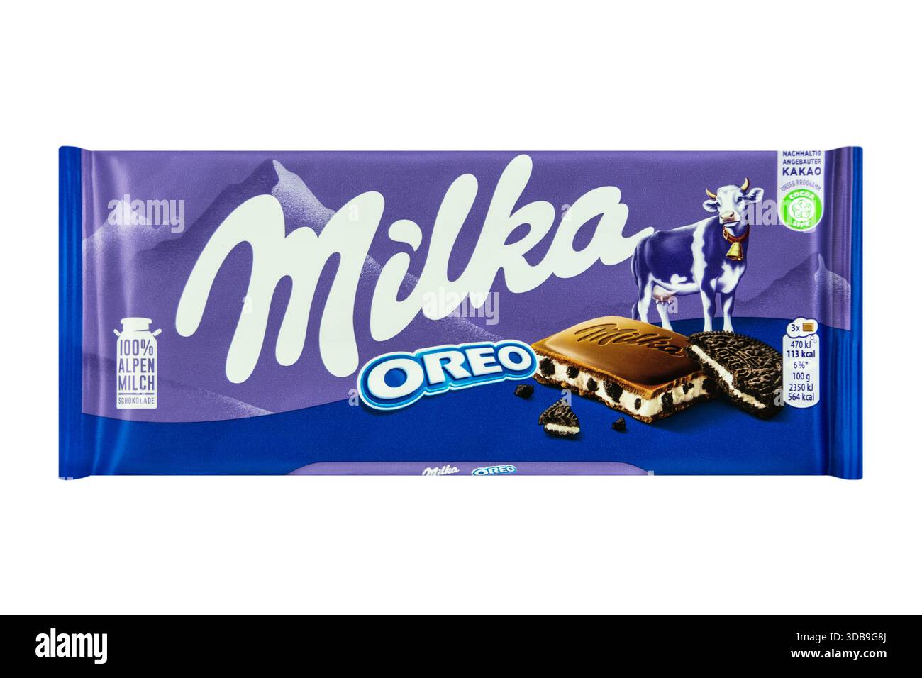 Amburgo, Germania - 10 dicembre 2025: Milka Schokolade Oreo tedesca isolata su sfondo bianco Foto Stock