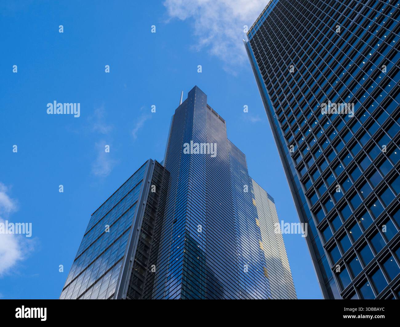 22 Bishops Gate (L), 8 Bishopsgate (R), grattacieli, la City di Londra, Londra, Inghilterra, Regno Unito, Gran Bretagna. Foto Stock