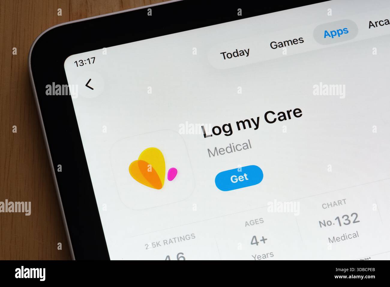 Registrare l'elenco del software medico My Care acquisito sull'interfaccia dell'App Store dell'iPad. Stafford, Regno Unito, 15 dicembre 2025 Foto Stock