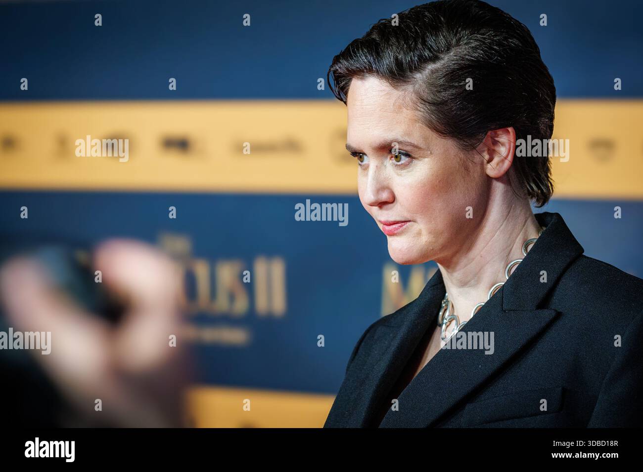 15.12.2025. Köln. Weltpremiere des Historienfilms DER MEDICUS 2 im Cinedom Köln. Tappeto rosso. Emily Cox Foto Stock