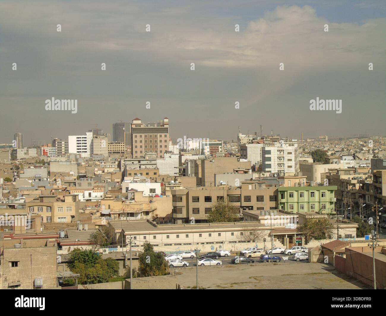 Lo skyline della città di Erbil in Iraq, visto dalla cittadella Foto Stock