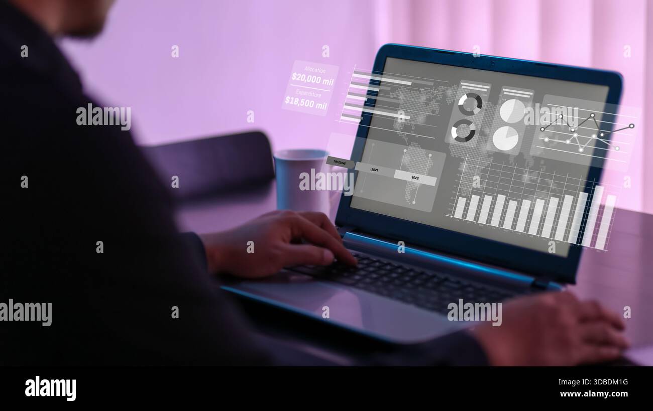 Dashboard di analisi aziendale su notebook con interfaccia di visualizzazione dei dati Foto Stock