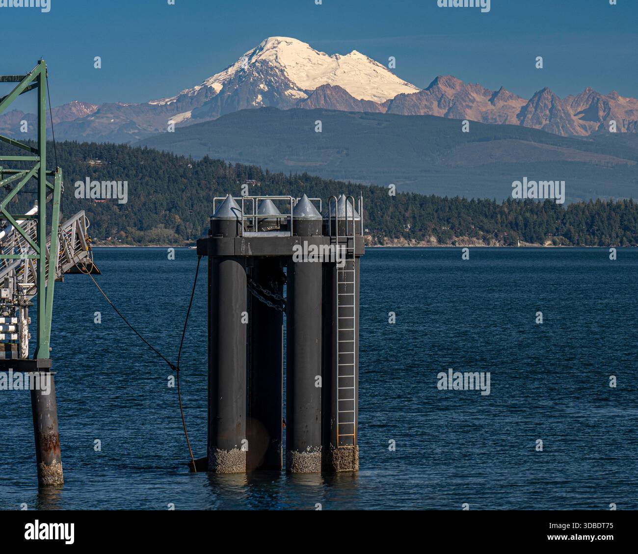 MT. Baker sull'acqua Foto Stock