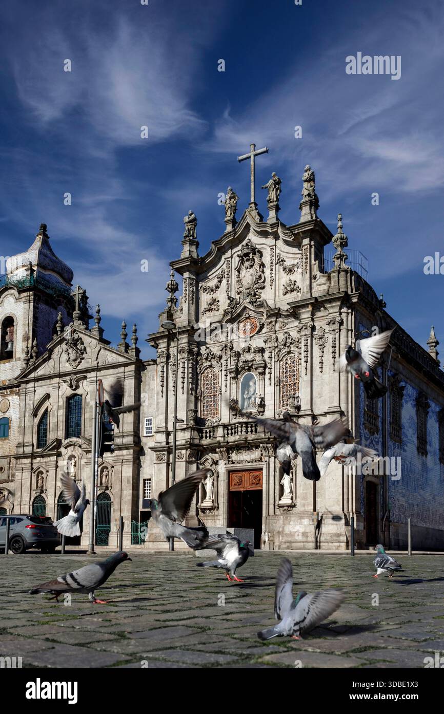 La Chiesa Igreja do Carmo dos Carmelitas a Ribeira - il centro storico di Porto, Porugal Foto Stock