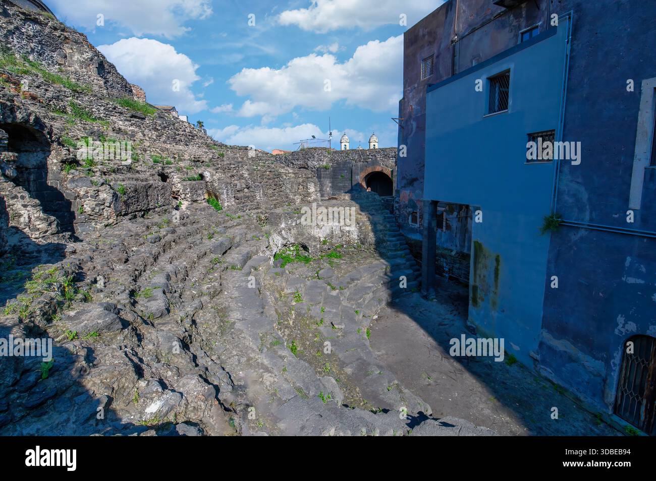 L'antico teatro greco-romano di Catania, Sicilia, Italia Foto Stock
