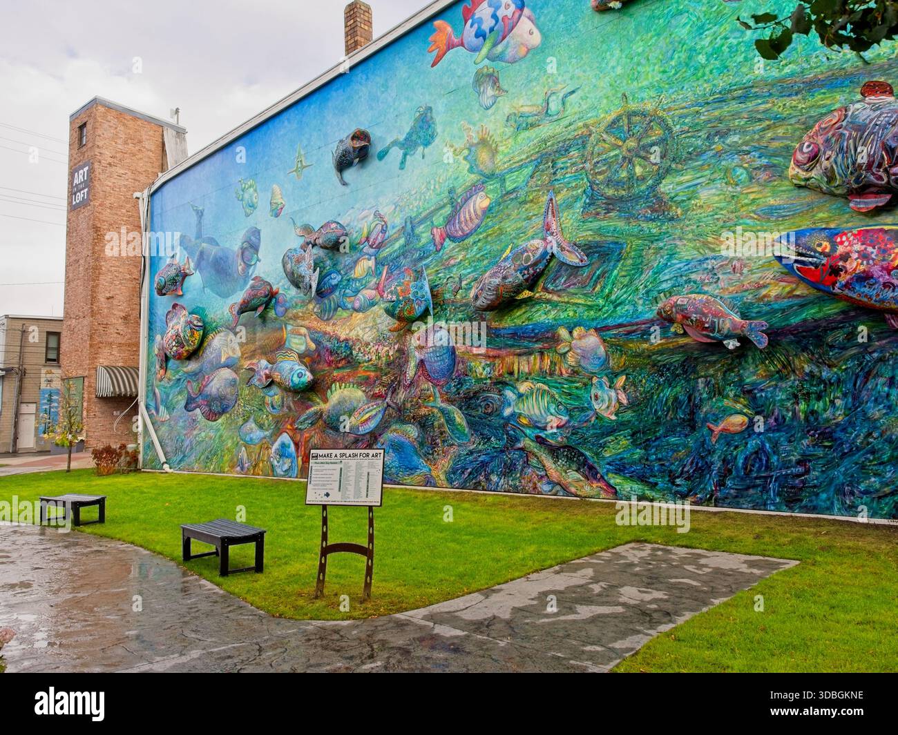 Tony Hendrick's Aquascape Murural, a Community murural project Outside Art in the Loft fine Arts Center and Gallery — Alpena, Michigan, ottobre 2025 Foto Stock