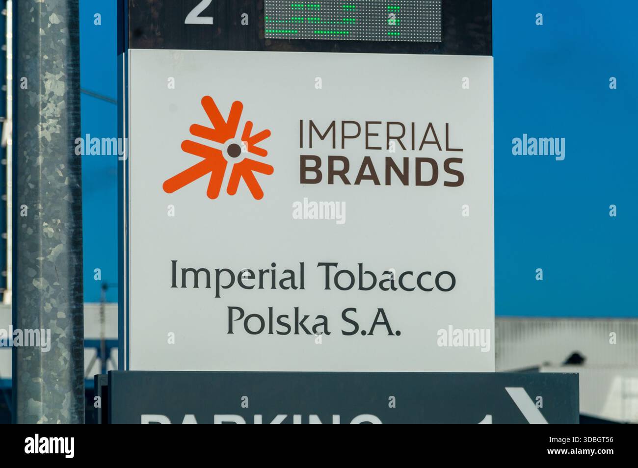Tarnowo Podgorne, Polonia - 26 ottobre 2025: Logo e segno dei marchi imperiali, Imperial Tobacco Polska S.A. Foto Stock