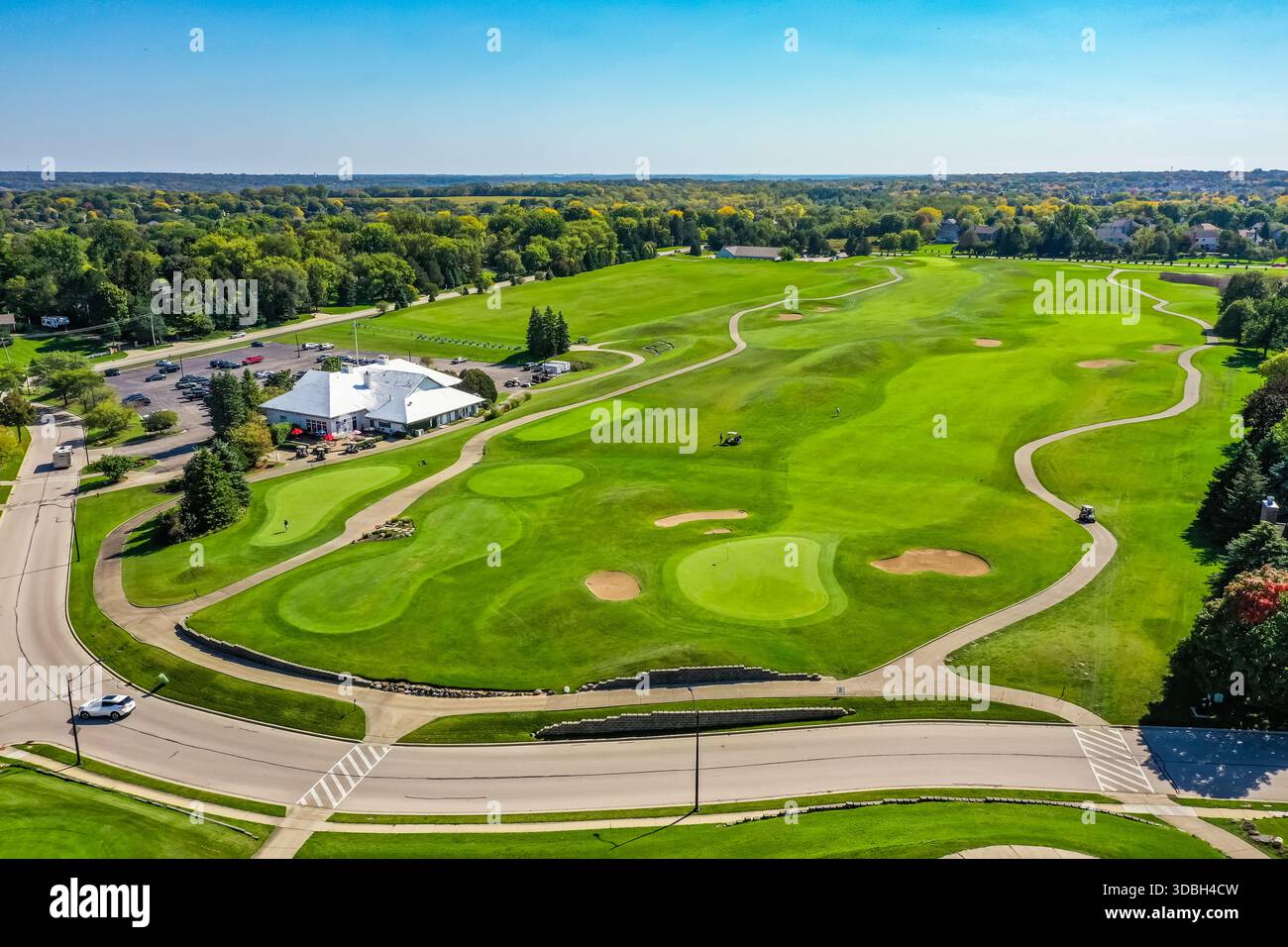 Vista aerea del Golf Club of Illinois ad Algonquin Illinois, con fairway ben curati, green, bunker, clubhouse e percorsi panoramici per cart. Foto Stock