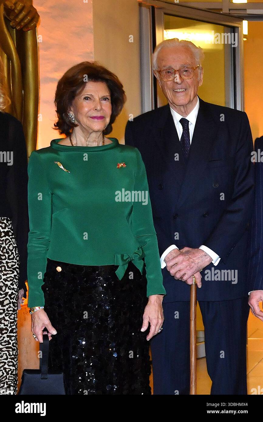 Monaco di Baviera, Germania. 17 dicembre 2025. La regina Silvia di Svezia e Herzog Franz von Bayern parteciparono al 30. BMW Advents-Benefit-Concert a Residenz il 16 dicembre 2025 a Monaco di Baviera, Germania crediti: Ralph Metzger/Alamy Live News Foto Stock