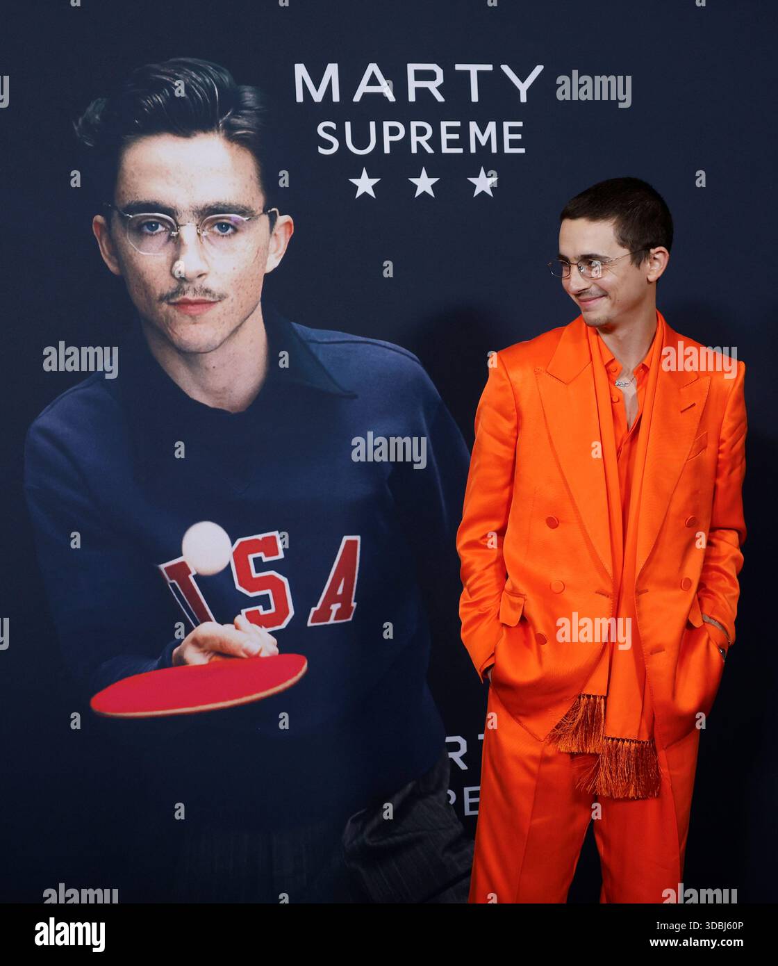 New York, Stati Uniti. 16 dicembre 2025. Timothée Chalamet arriva sul tappeto rosso per la prima di New York 'Marty Supreme' dell'A24 martedì 16 dicembre 2025 a New York City. Foto di John Angelillo/UPI credito: UPI/Alamy Live News Foto Stock