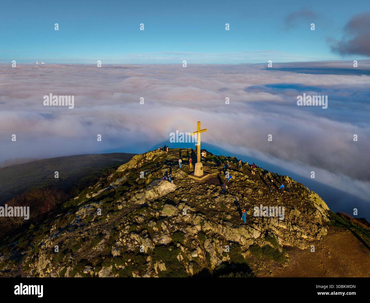 Brocken Specter a Bray Head con un Bray nebbioso sotto Foto Stock