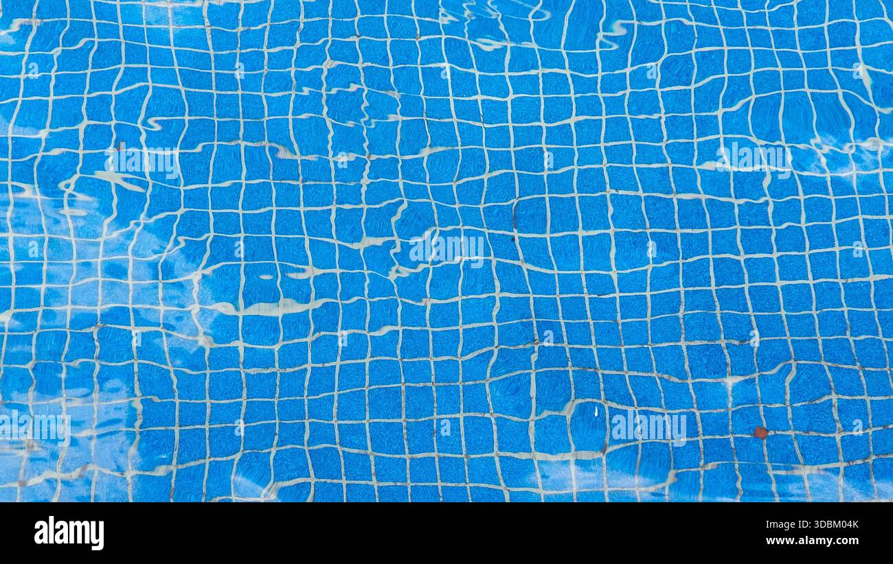 Piccolo mosaico blu nell'acqua Foto Stock