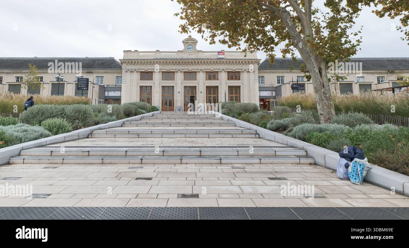 Scalinata per la stazione ferroviaria centrale di Avignone, Francia. Foto Stock