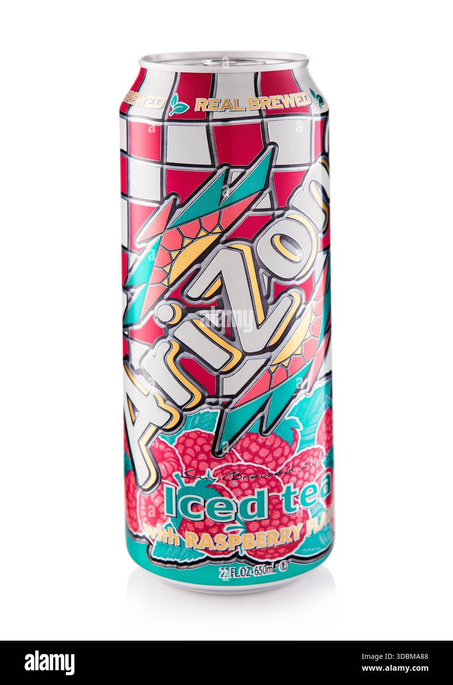 LONDRA, Regno Unito - 09 NOVEMBRE 2025: Tè freddo dell'Arizona con sapore di lampone isolato su bianco. Foto Stock