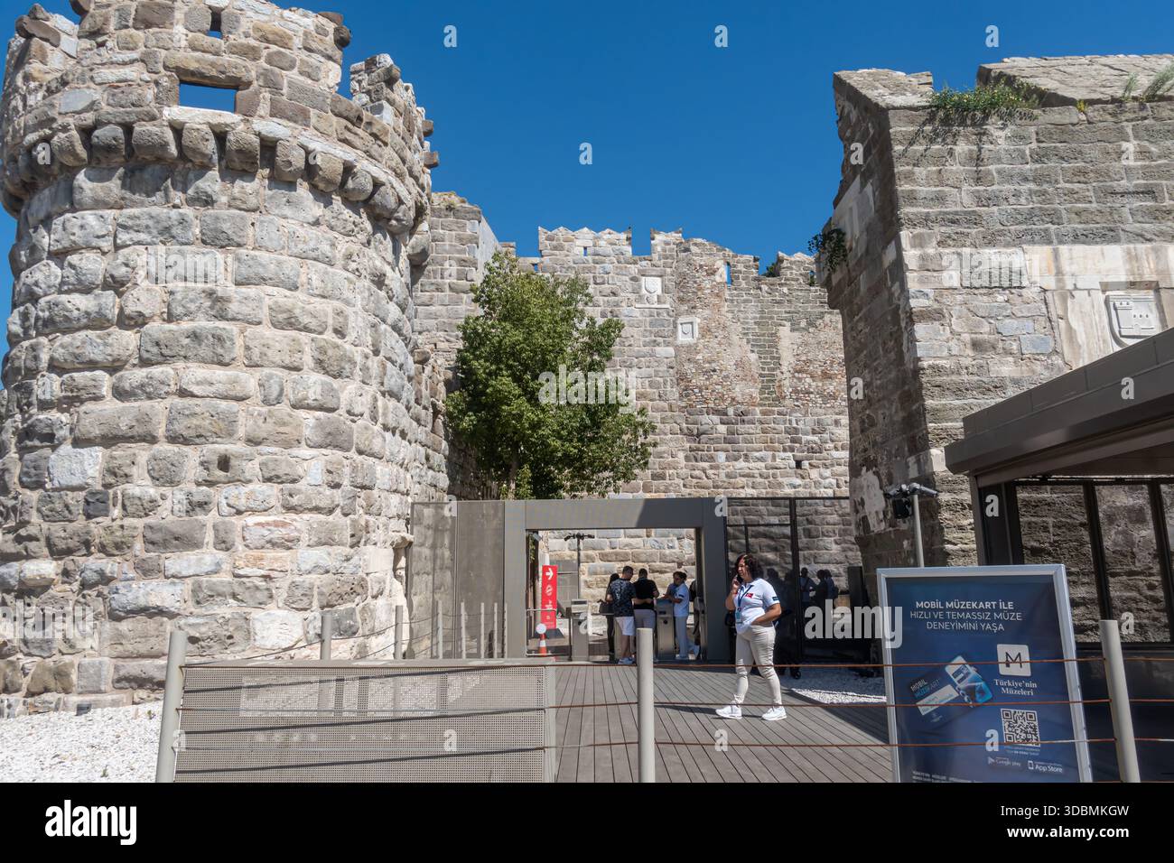 Ingresso al castello di Bodrum, noto anche come il castello di San Pietro, situato a Bodrum, Turchia. Foto Stock