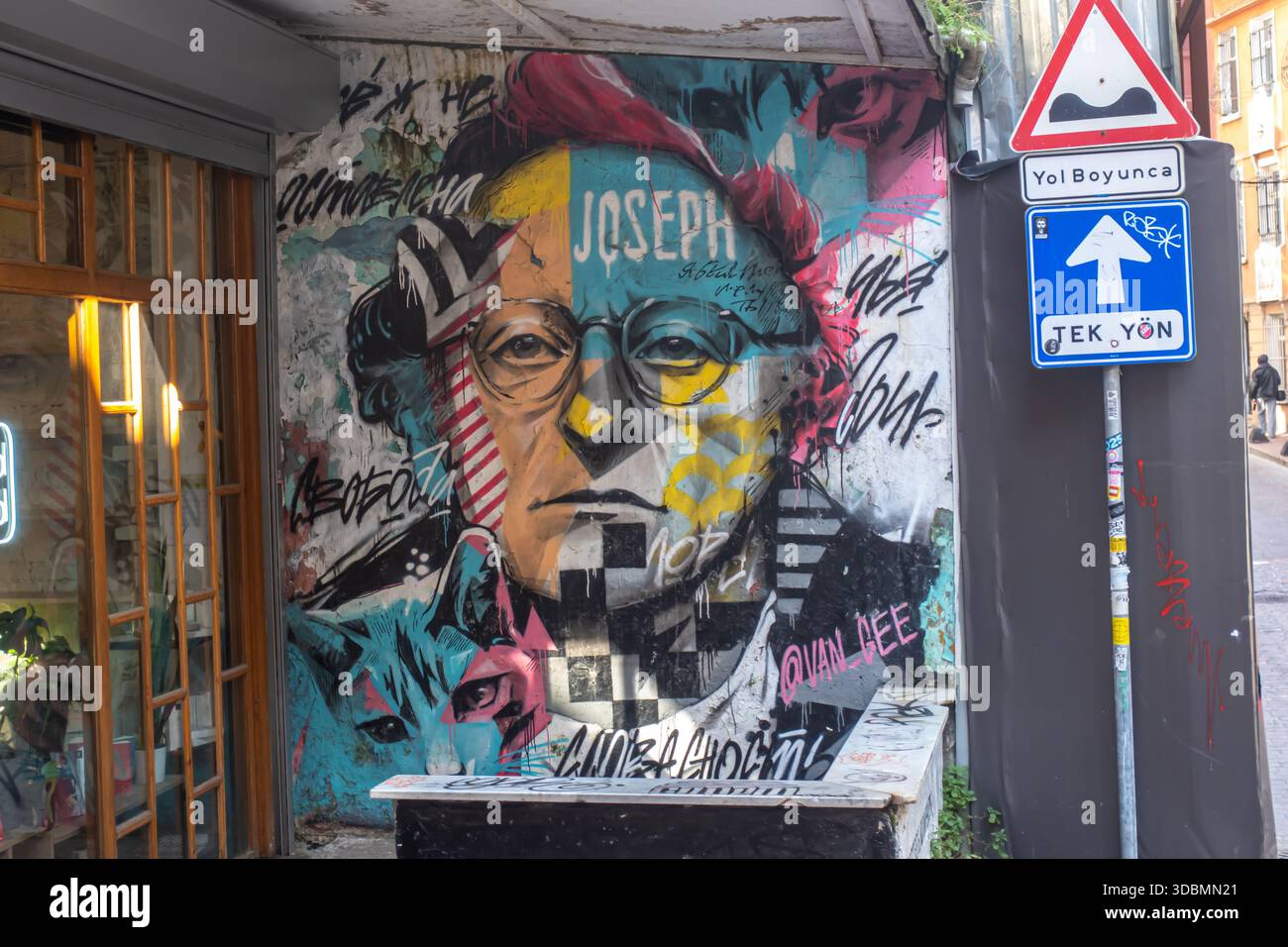 Murale di street art a Istanbul, Turkeyn, con un ritratto del poeta sovietico-russo-americano Joseph Brodsky Foto Stock