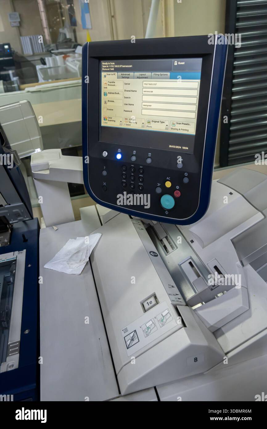 Sistema di stampa digitale a colori Xerox Versant 80 sistema di stampa digitale completo che consente di stampare, copiare e acquisire, controllare lo schermo del display Foto Stock